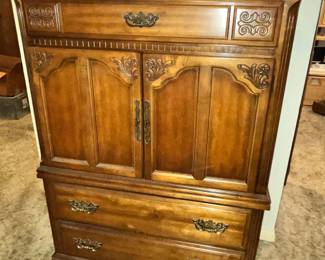 MATCHING DOOR CHEST
