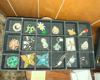 PINS / BROOCHES
