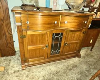 MATCHING OAK SIDEBOARD