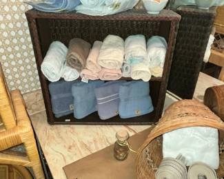 BEAUTIFUL BATHROOM LINENS