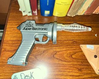 TOY SPACE GUN