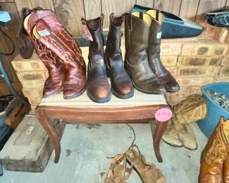 LOTS OF VINTAGE WESTERN BOOKS