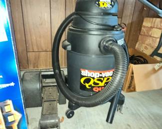 SMALL SHOP VAC