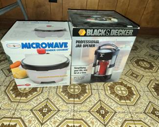 SMALL APPLIANCES IN BOXES