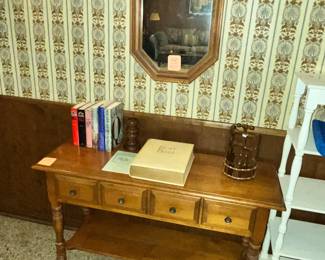 VINTAGE SRAGUE CARLTON MAPLE ENTRY TABLE & MIRROR