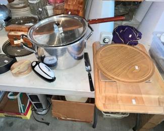 STAINLESS STOCK POT, CUTTINGBOARDS