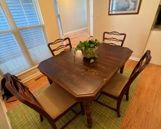 Table with 6 chairs and 2 leaves