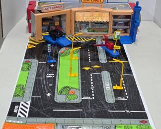 Matchbox Fold-Out Playset with Garage Theme