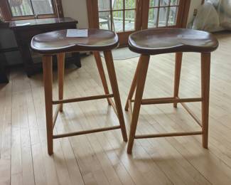 106	Pair Thomas Moser Counter Stools signed Robert Cabral	18x14.5x25