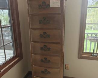 202	7 Drawer Lingerie Chest	22x14x62
