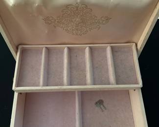 Vintage Jewelry Box second image
