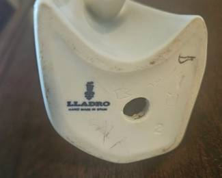 Lladro Porcelain Figurine of a Girl second image