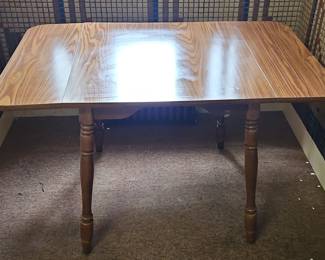 Drop leaf dining table