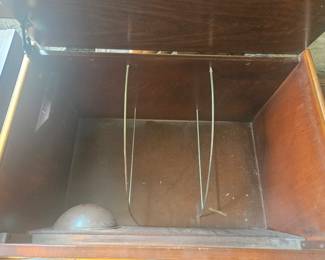 Vintage Magnavox Speaker Cabinet second image