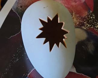 Starburst Egg Vase second image