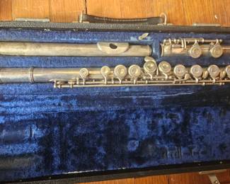 Armstrong Silver Flute in Case