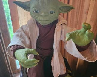 Legendary Yoda Figure second image