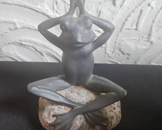 Meditating Yoga Frog Statue