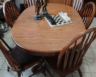 Dining table, six chairs, one leaf