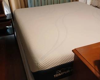 King size brass bed Tempurpedic mattress
