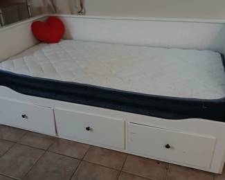 Wooden daybed