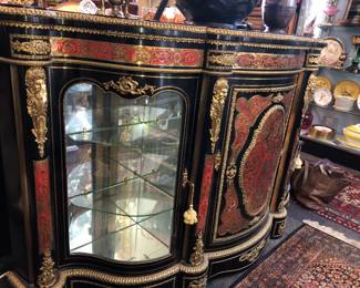 Boule display tri-part cabinet