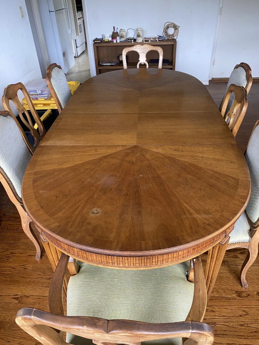              This is a vintage Drexel Heritage oval dining table with burl walnut veneer.