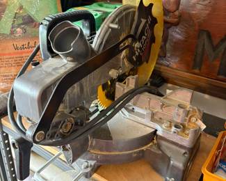 Hitachi compound miter saw