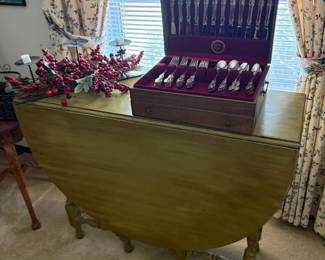 drop leaf table, flatware