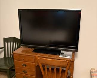Ethan Allen desk, chair, TV