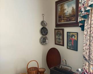 tables, baskets.