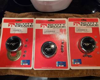 NIP SCOTT DRAKE FORD MUSTANG 69-70 MAGNUM WHEEL CENTER CAPS .66IN TALL D0ZZ-1130-A