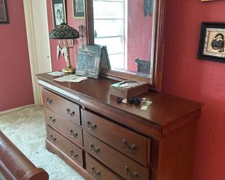 Gorgeous matching dresser