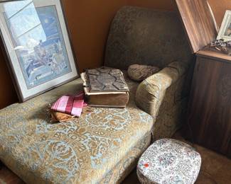 Super comfy, elegant chaise lounge
