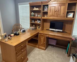 Broyhill L Shaped Pine Desk