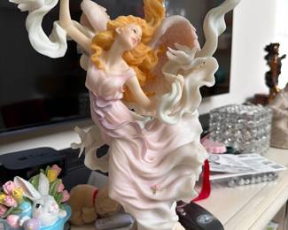 Seraphim Classics Angel (large) collectible. One of about 30. Varying sizes.