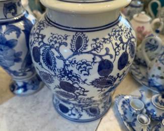 Blue & White Porcelain Ginger Jar with Lid A substantial and decorative lidded ginger jar in the classic Chinese export style, featuring: Shape: Rounded baluster body with domed lid Pattern: Bold cobalt blue on white with an all-over design of pomegranates, scrolling vines, foliage, and dotted medallions Style: Chinese export / Chinoiserie Material: Porcelain