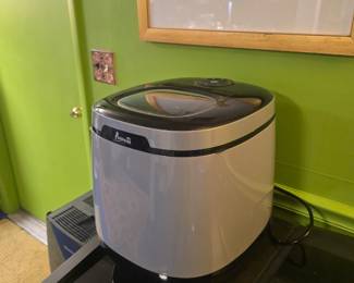 Ice maker
