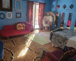 Vintage peacock chair, victorian chase, vintage wool rug