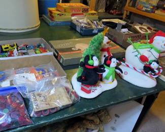 Hallmark Christmas Musical Figures & Diecast Toy Cars
