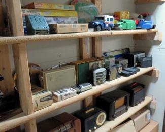 Vintage Radios, Toys & Clocks