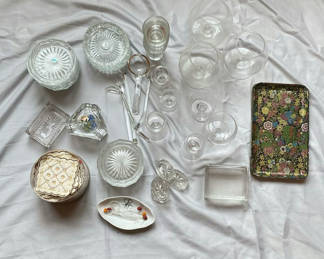 Lot 17: Vintage Crystal & Glass Bar Set