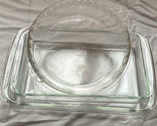 Lot 16: Pyrex Baking Dishes
