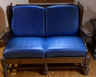 Lot 19: Ethan Allen Upholstered Loveseat
