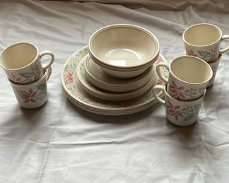 Lot 11: Corelle Patterned Dish Set
