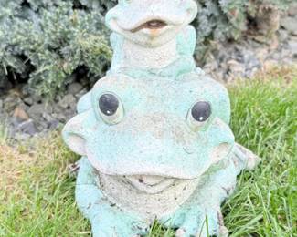 120 OutdoorResignFrogFamilyGardenStatue