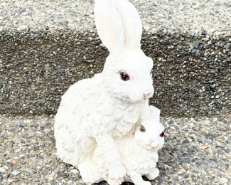 37 RabbitGardenResinDecoration