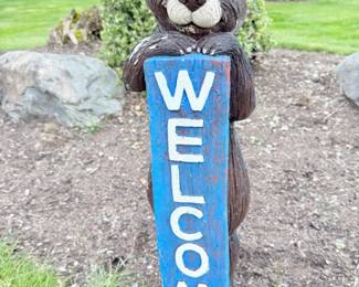 19 OutdoorResinWelcomeBearStatue