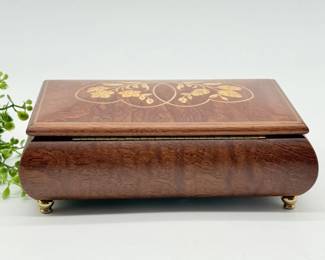 80 PorterWoodenMusicBoxPlayingTheWindBeneathMyWings