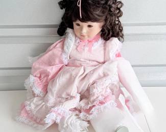 144 LifelikePorcelainDoll